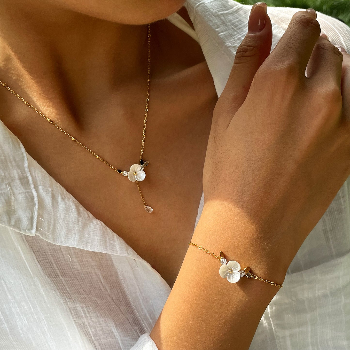 GP15 🌸 Elegant Blossom Necklace & Bracelet