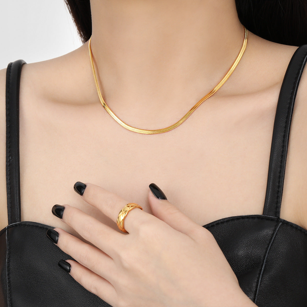 GP22 ✨ Sleek Gold Flat Herringbone Chain Necklace