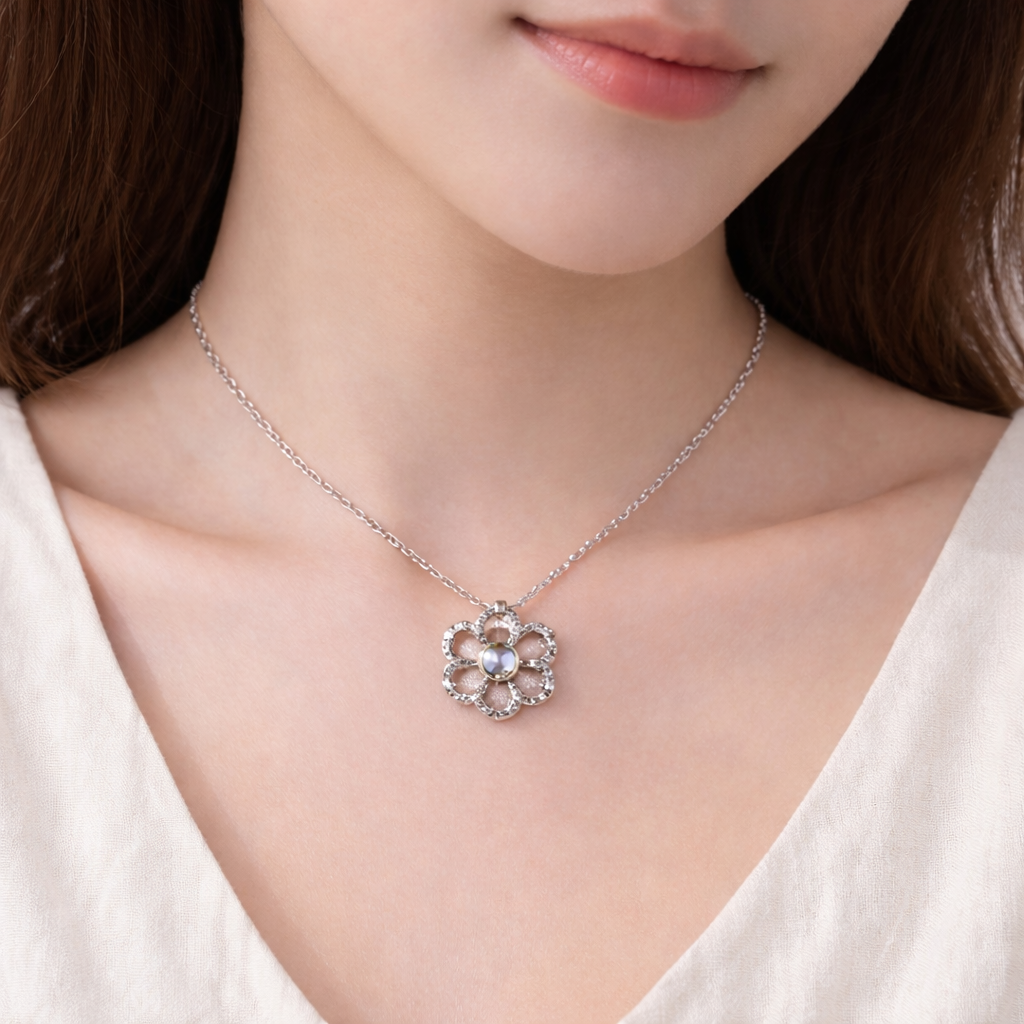 PX18 - Lucky Clover Hidden Photo Projection Necklace – Silver