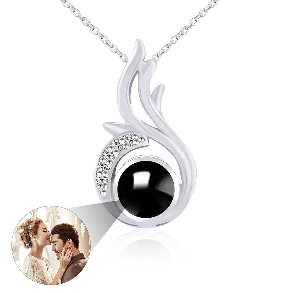 PX20 💌 Shooting Flame Photo Projection Necklace – Ignite Every Memory