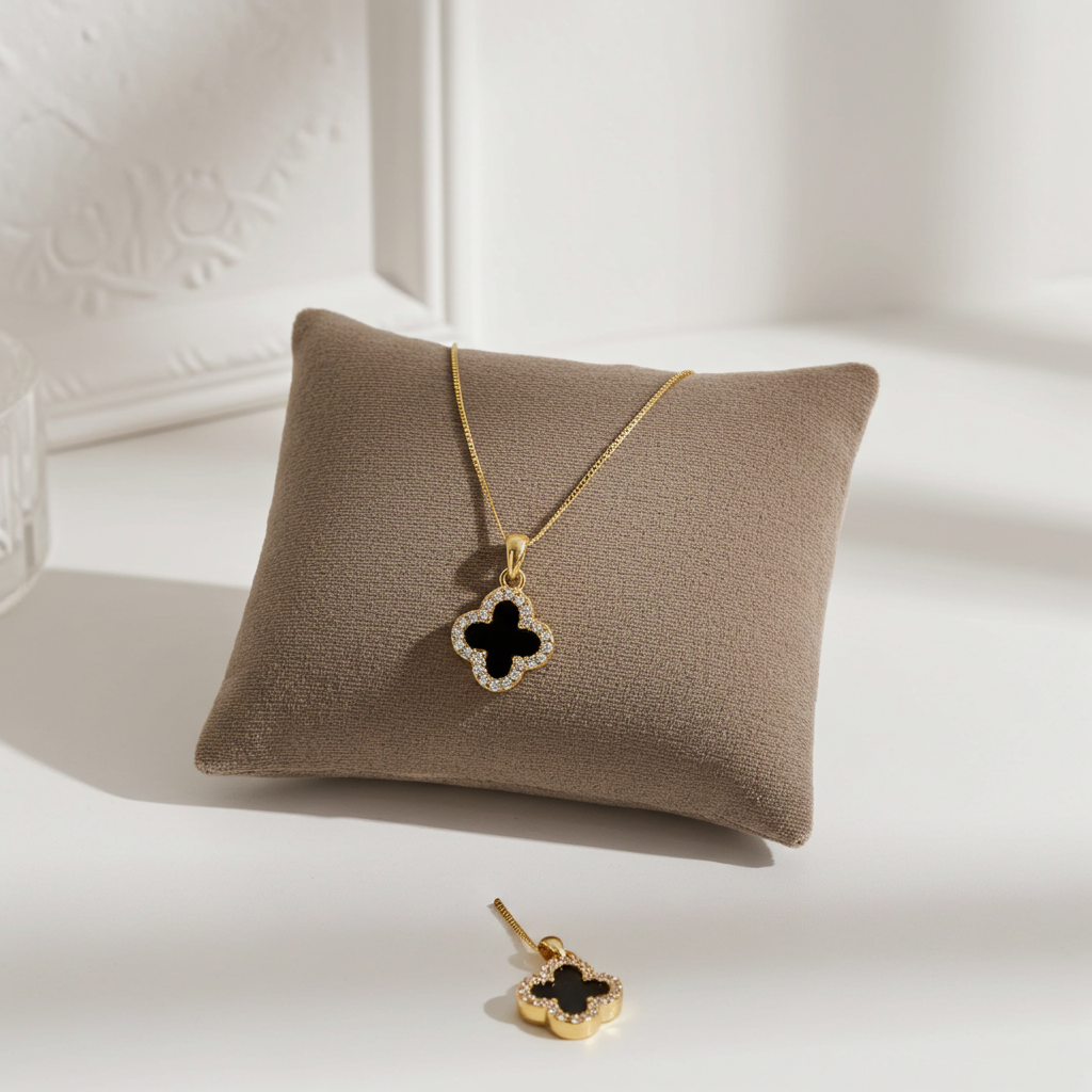 GP44 - Dual-Sided Clover Pendant Necklace – Timeless Elegance, Double the Charm