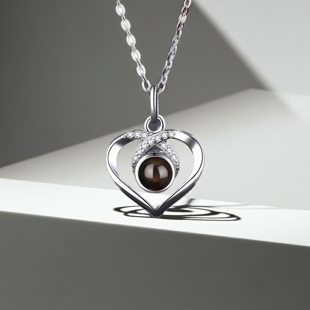 PX36 - Eternal Love Photo Projection Necklace – Heart-Shaped Keepsake