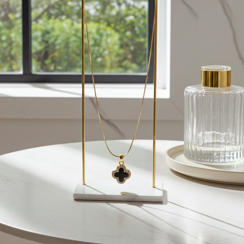 GP44 - Dual-Sided Clover Pendant Necklace – Timeless Elegance, Double the Charm